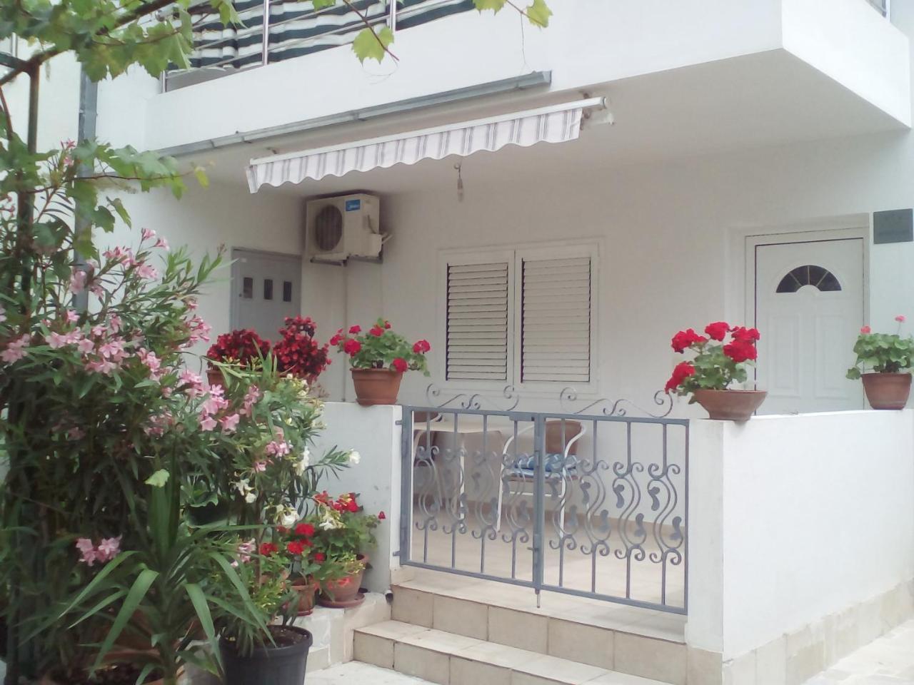 Apartments Lanterna Tivat Exteriör bild