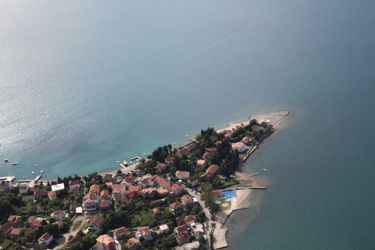 Apartments Lanterna Tivat Exteriör bild