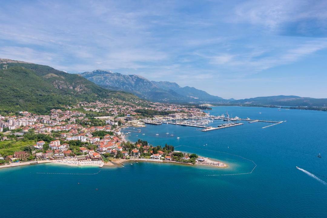 Apartments Lanterna Tivat Exteriör bild